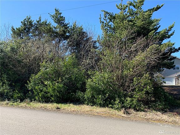 2nd image of 521 Sand Dune Ave SW