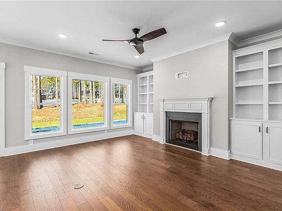 5th image of 298 Olde Lantern Dr