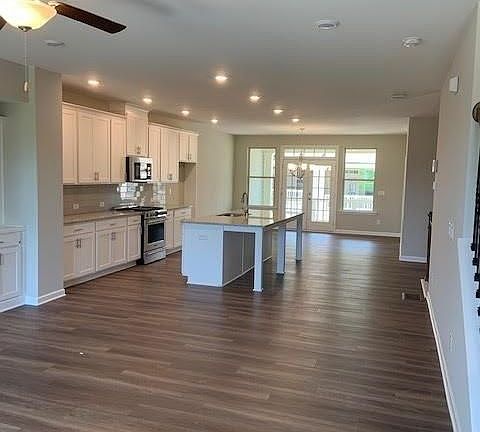 4th image of 4225 Essex Pond Way