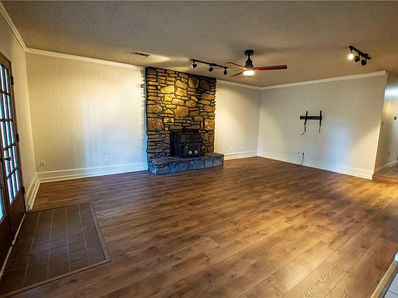 2nd image of 3516 N Northwood Ave