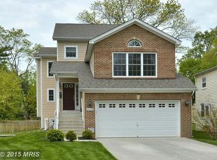 4028 Chestnut St, Fairfax, VA 22030