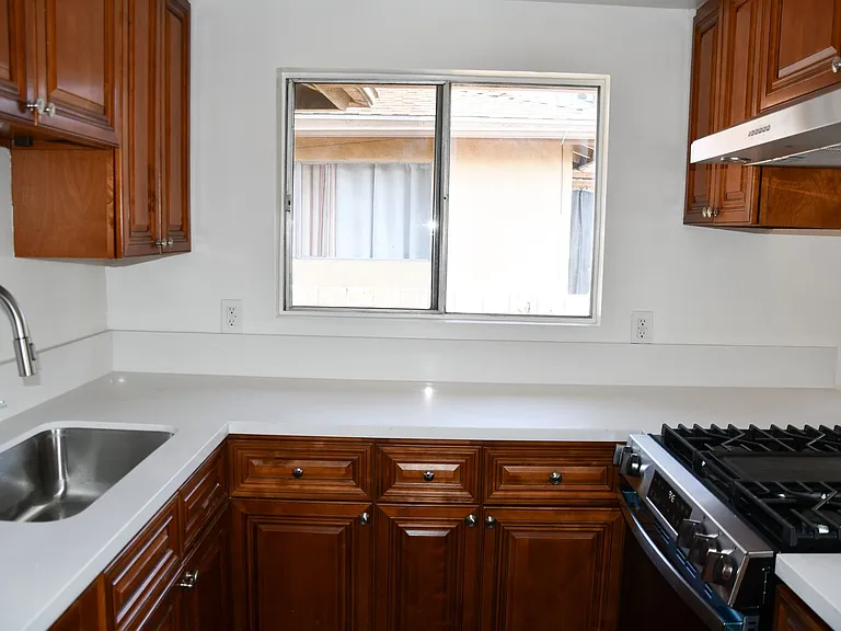 12071 Laguna St — Photo 8
