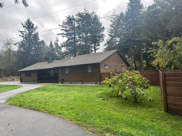 105 Garner Ln, Crescent City, CA 95531