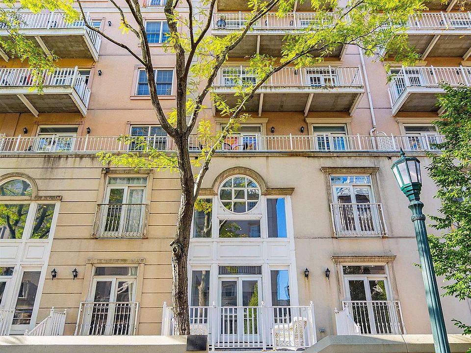 2nd image of 208 Shearwater Ct W APT 11