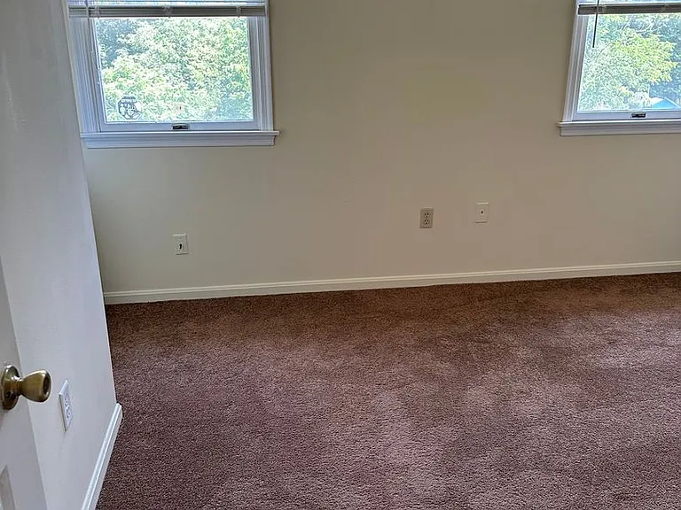 1285 Colonial Rd — Photo 10