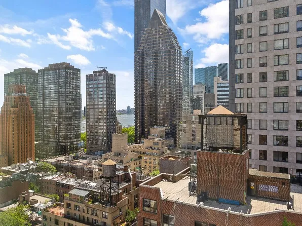 305 East 51st Street 20B image 24 of 25