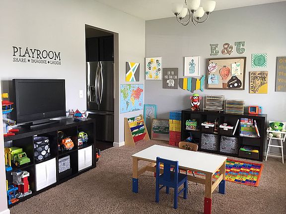 Dining room (play room here)