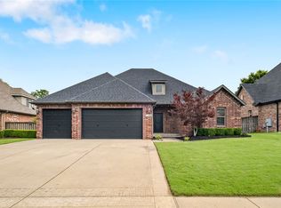 1119 NE Saint Ives Rd, Bentonville, AR 72712