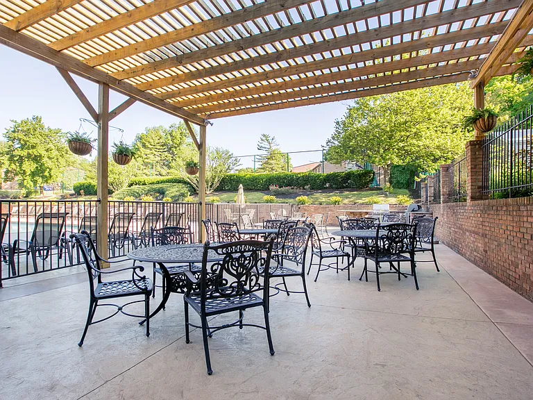 Outdoor Dining Patio at Olde Montgomery Apartments