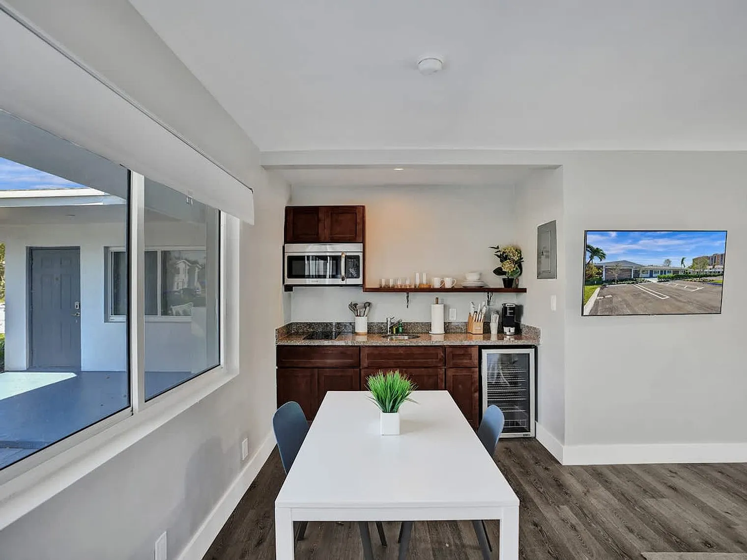 Studio, 1.0 bath, 387 sqft, $2,054 — Photo 2