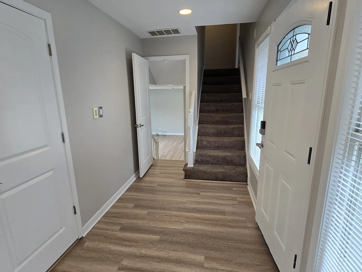 1939 Woodside Ln — Photo 2