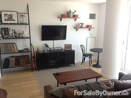 2nd image of 22 N 6th St #F