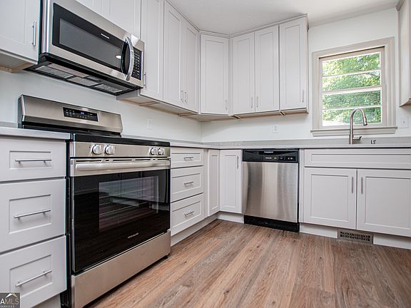 4th image of 434 Georgia Ave N