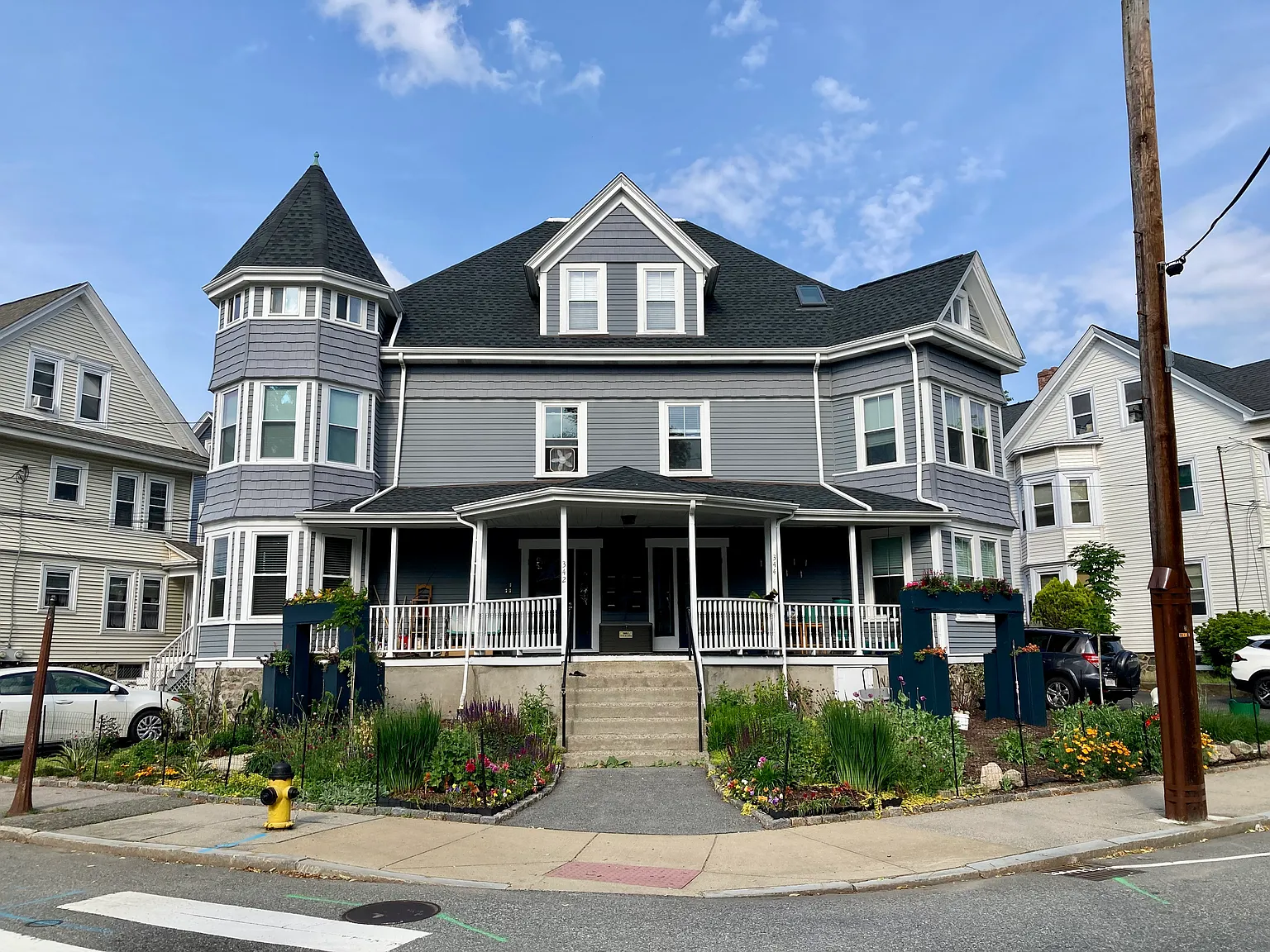 2 bed, $2,600 — Photo 1