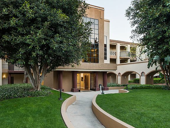 3rd image of 15506 Moorpark St #115