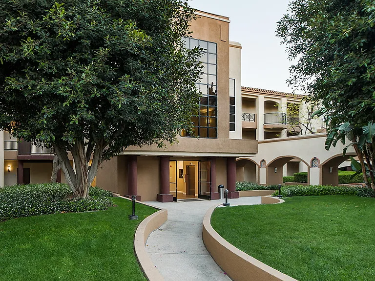 Regency at Encino — Photo 3
