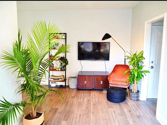 2nd image of 1319 McCausland Ave #2S