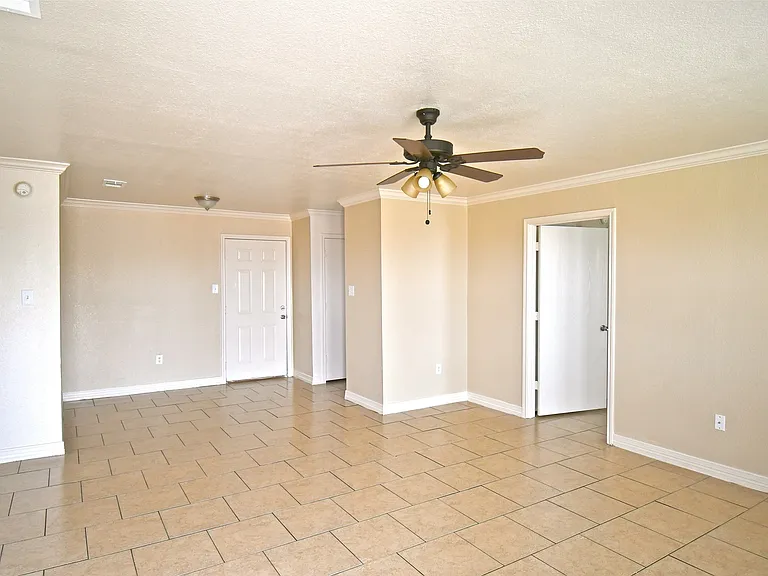 3626 Cranford Ave — Photo 2