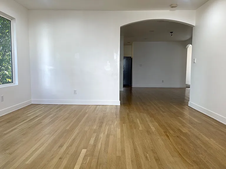 479 Nassau Ave — Photo 10