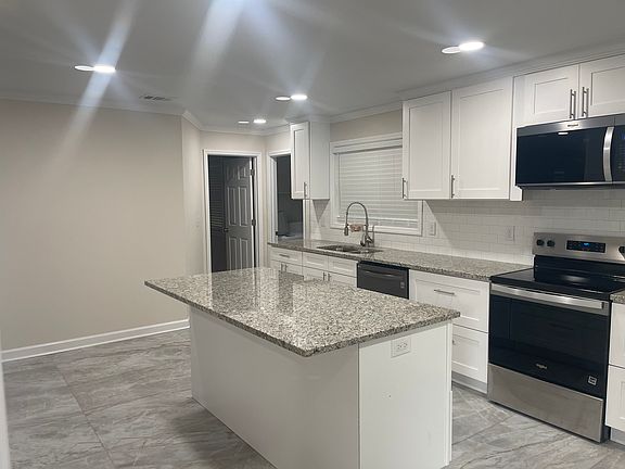 4th image of 520 W 8th St
