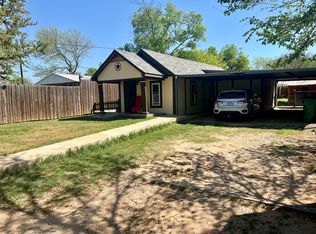 716 Baylor St, Nocona, TX 76255