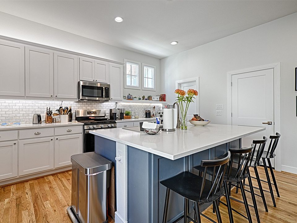 1st image of 5065 Gaston Ave #102
