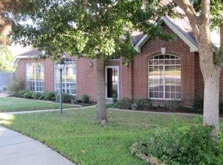 1908 Fair Field Dr, Grapevine, TX 76051