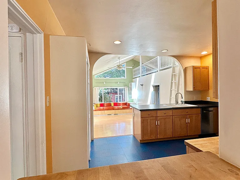 11 Hillview Ave — Photo 4