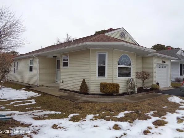 30 Oakengates Drive, Toms River, NJ 08757