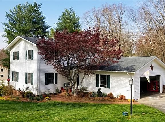 2nd image of 128 Sandlewood Cir