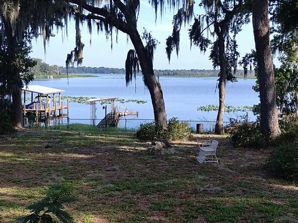 134 Little Orange Lake Dr, Hawthorne, FL 32640