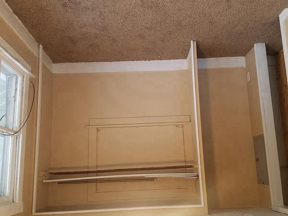 1st image of 227 Bluff St APT 1