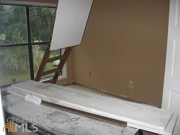 3rd image of 182 Governors Dr