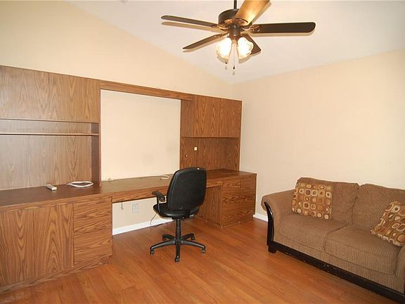 4th image of 2768 Altoona Ave