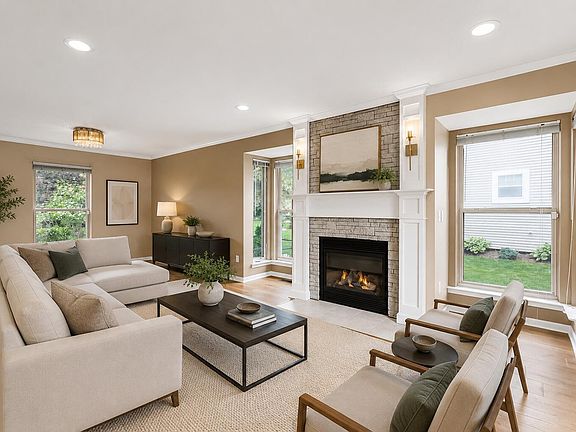 4th image of 9655 Endicott Ln