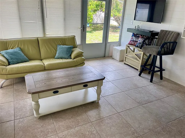 5242 Riverside Dr — Photo 7