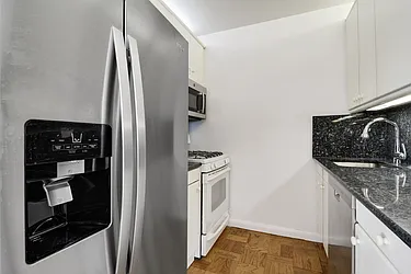 Rented by R New York