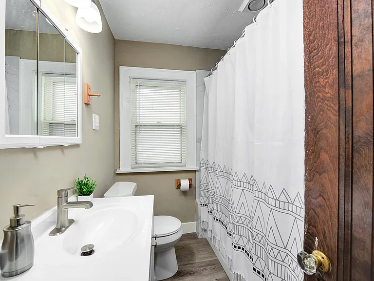 2523 E 124th St #2 — Photo 13