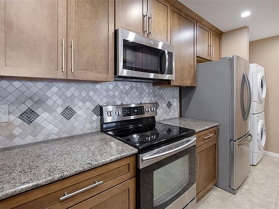 5th image of 15661 Lakeway Dr APT 21