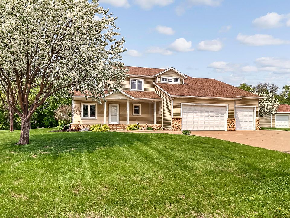 2601 Country Club Pkwy, Moorhead, MN 56560 | Zillow