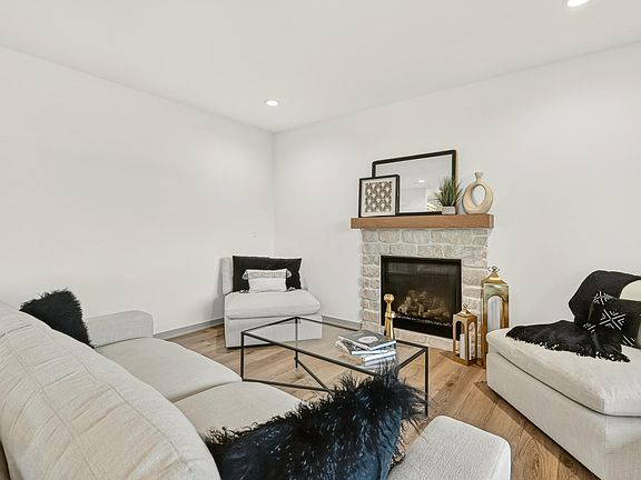 5th image of 630 7th Ave NE
