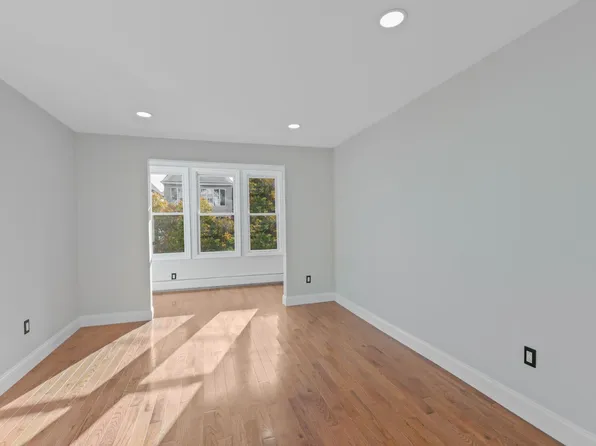 169 West 9th Street image 4 of 29