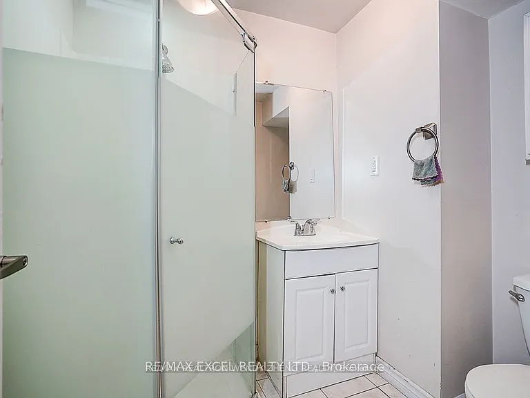 31 Durant Cres #BASEMENT — Photo 11