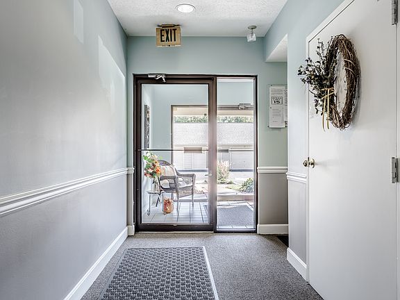 4th image of 8720 Yardley Ct #202