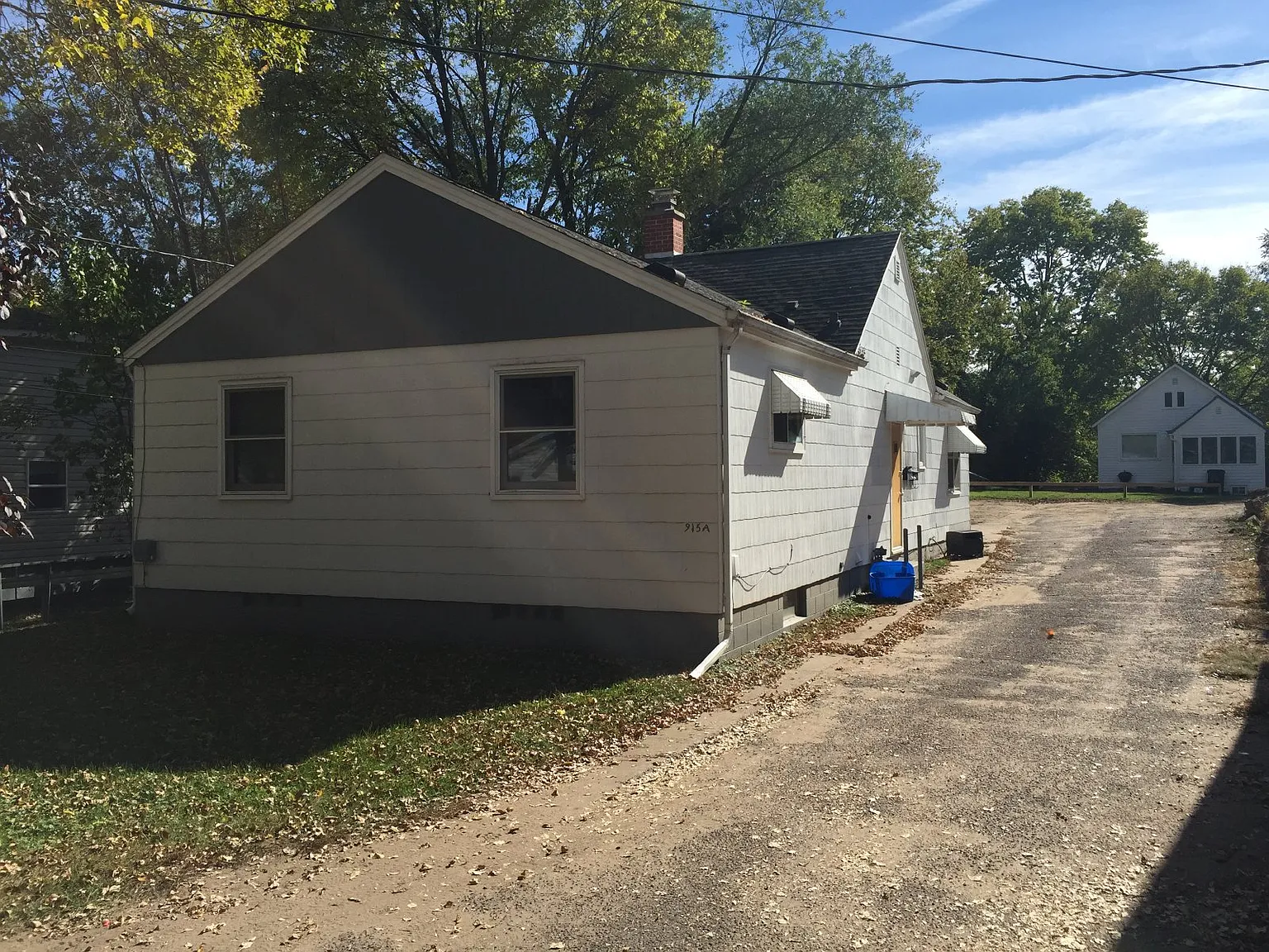 4 bed, 1.0 bath, 1200 sqft, $450 — Photo 2