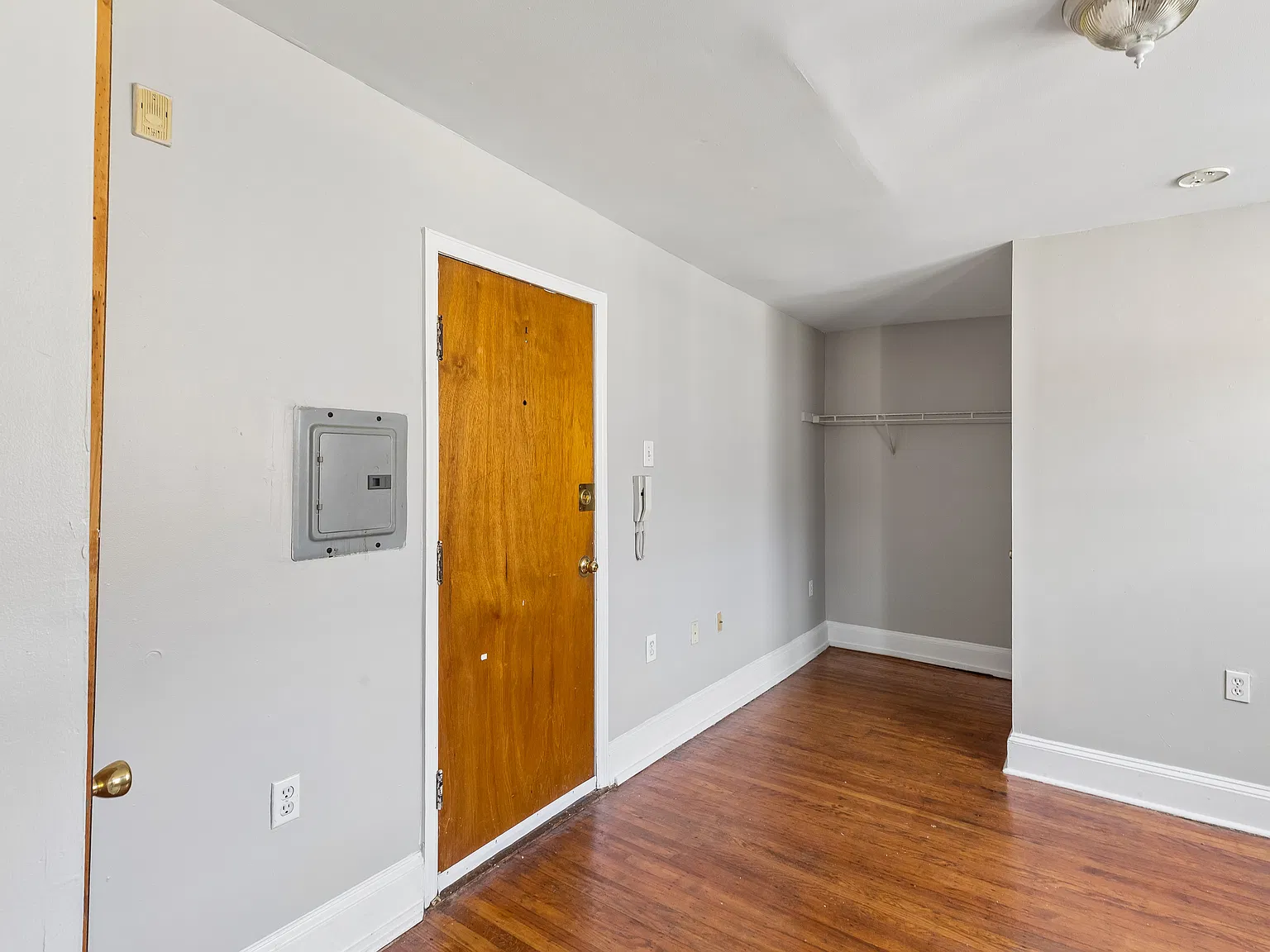 Studio, $890 — Photo 4