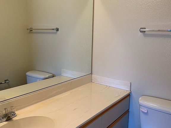 4th image of 320 N Belmont St APT 5
