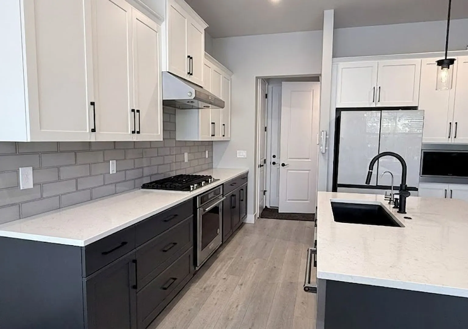 Gorgeous New Modern Farmhouse | 4 BD | 2.5 BA | Single-Family Home | Hosford Farms Community | No... — Photo 4