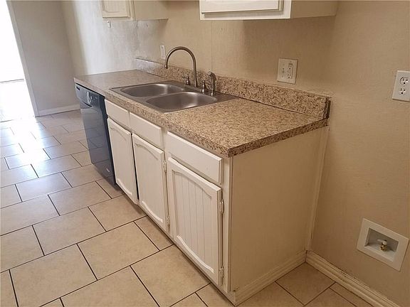 3rd image of 3111 Daytona Dr