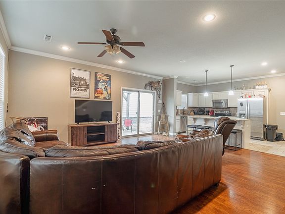 3rd image of 617 N Tennyson Ln